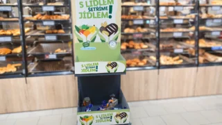 Lidl zelenina za 25&nbsp;Kč: Tyto stojany šetří Čechům stovky korun. Hledejte je u&nbsp;pečiva