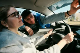 Kdy se nedává přednost zprava? Dle průzkumu to neví až 60&nbsp;%&nbsp;Čechů, hrozí přitom tragédie i&nbsp;pokuta až 5&nbsp;000&nbsp;Kč