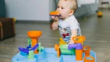 Testy potvrdily: TEMU a&nbsp;další prodávají dětské hračky s&nbsp;látkami, které škodí plodnosti i&nbsp;vývoji mozku