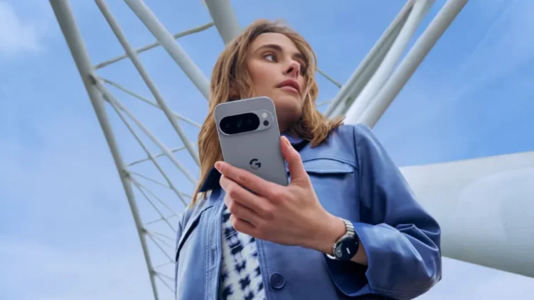 Google vytřel zrak odolným skládacím telefonem: Nové Pixely 10 sází na umělou inteligenci