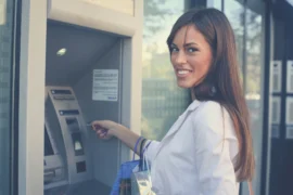 Nejlepší spořicí účty v&nbsp;srpnu 2025: Sazby klesají, ale některé banky si stále drží 4&nbsp;%&nbsp;p.a.