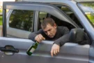 Opilý spolujezdec v&nbsp;autě a&nbsp;zákon: Pokuta až 2500&nbsp;Kč&nbsp;pro motorkáře, řidiči v&nbsp;autě mají podmínky jinak