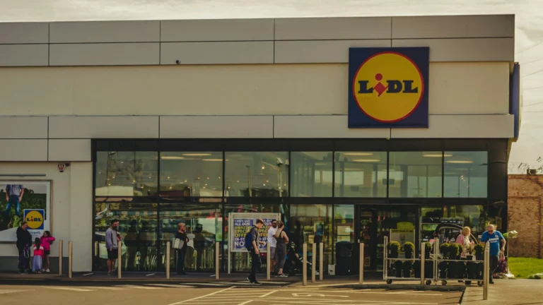 Slevový leták Lidl od pondělí 4. srpna: Hrozny levnější o&nbsp;60&nbsp;%, brambory dokonce 64&nbsp;%