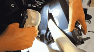 Žena si zasekla ruku v&nbsp;kávovaru: Došlo až na hasiče a&nbsp;řezání aku bruskou