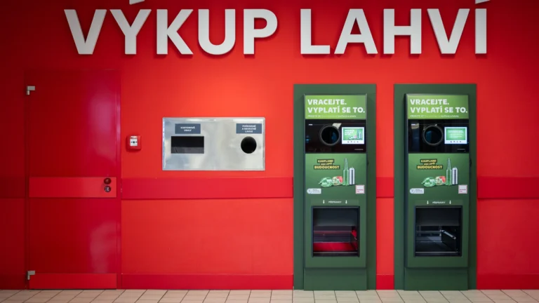 Automaty na PET lahve už jsou v&nbsp;ČR: Lidl a&nbsp;další obchod umožní úsporu peněz