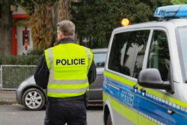 Zákon o&nbsp;parkování před domem: Sankce jsou až 25&nbsp;000&nbsp;Kč, i&nbsp;když parkujete u&nbsp;svého domu. Pozor na všímavé sousedy