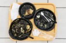 Proč ohřáté jídlo z&nbsp;mikrovlnky posílá Čechy na pohotovost? Může za to „syndrom čínské restaurace“, Bacillus cereus