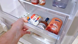 Víte, k&nbsp;čemu slouží spodní šuplík v&nbsp;lednici? Většina lidí&nbsp;tam ukládá ovoce a&nbsp;zeleninu, zbytečně rychle se kazí