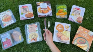 Otestovali jsme 9 hotových řízků: Cibule Bistro i&nbsp;Lidl opět potěšily, některé přílohy ale skončily v&nbsp;koši 