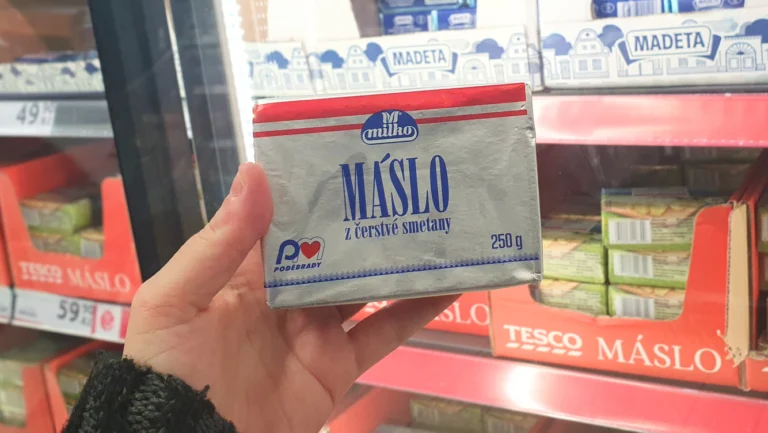 Levné máslo celý rok? V&nbsp;mrazáku vydrží dlouho, na rohlík se už ale moc nehodí