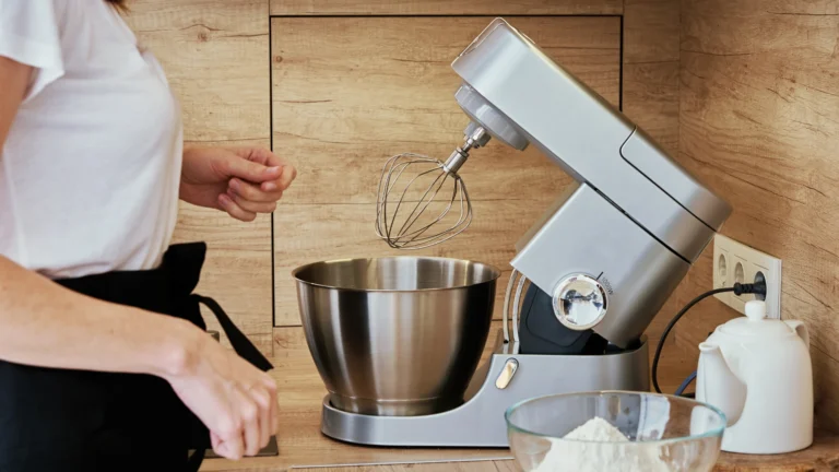 3 nejlepší kuchyňské roboty dle Čechů: Dobře slouží tento Kenwood, Sencor i&nbsp;Bosch