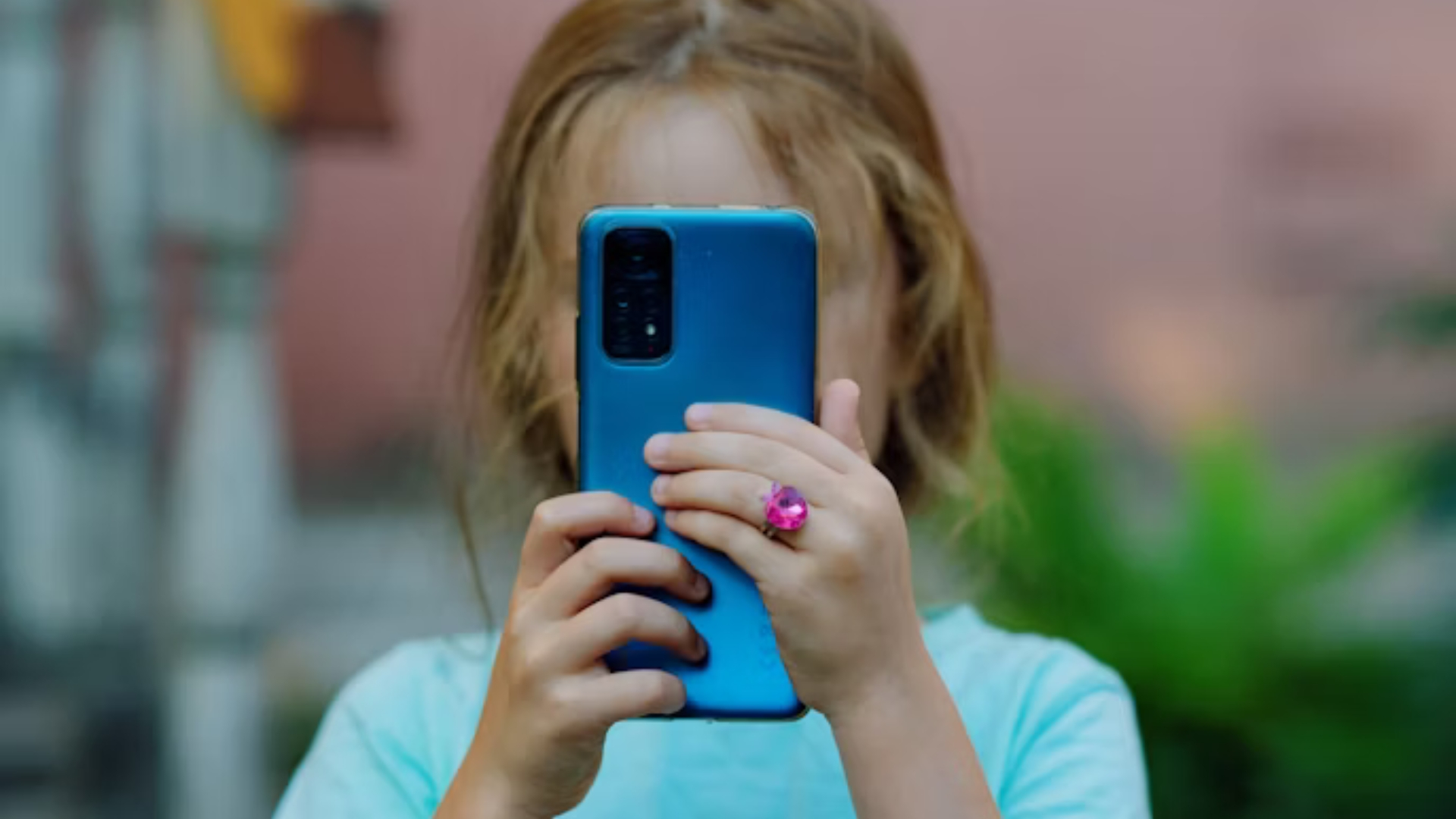 Mobil na toaletě či v útlém věku? Lékaři upozorňují na hemoroidy, u dětí hrozí deprese Mobil na toaletě či v útlém věku? Lékaři upozorňují na hemoroidy, u dětí hrozí deprese