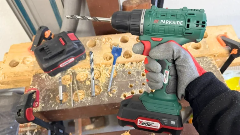 Test aku vrtačky Parkside PBSSA 20-Li A1&nbsp;s&nbsp;baterií za 700&nbsp;Kč: Funguje, ale možnosti jsou hodně omezené