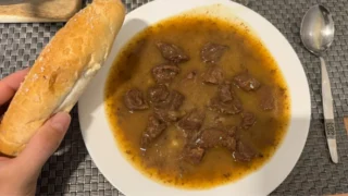 Vyplatí se vařit guláš? Testovali jsme hotovky, řešila se cena, chuť i kvalita Vyplatí se vařit guláš? Testovali jsme hotovky, řešila se cena, chuť i kvalita