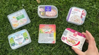 Nejhorší pařížské saláty z&nbsp;testu: Separát, ocet a&nbsp;chemie místo masa a&nbsp;chuti