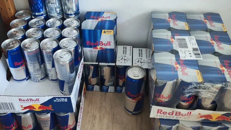 Změní Red Bull velikost balení? Vyšetřuje ho Evropská komise, údajně platil prodejcům