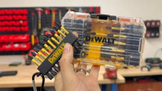 Padělky bitů DeWALT a&nbsp;Milwaukee z&nbsp;AliExpressu (TEST): Na první pohled stejné, v&nbsp;praxi jsou rozdíly zásadní