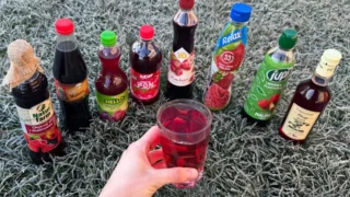 Test malinových sirupů (2025): Poražený se s&nbsp;malinami nikdy nesetkal, poctivý sirup jich měl 60&nbsp;%