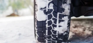 Multižebříček nejlepších zimních pneumatik 2026: Porovnal jsem výsledky 6 testů, Goodyear vítězí skoro ve všem