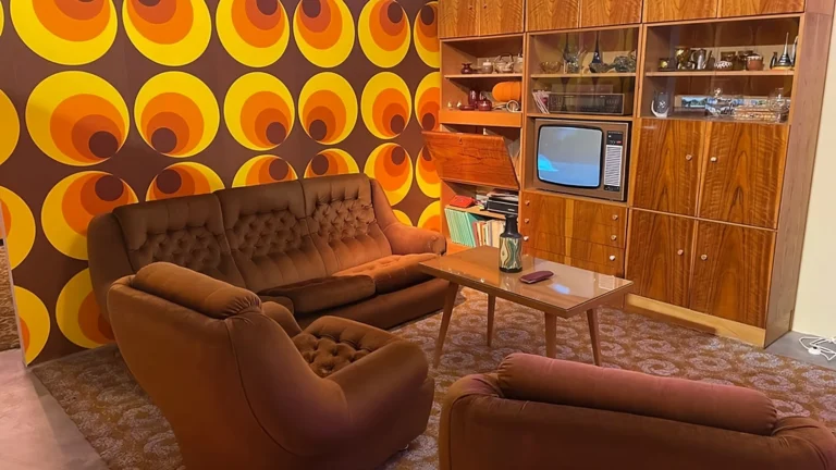 Nedoceněný socialistický nábytek: Retro poklady z&nbsp;paneláků lidi vyhazují, vydělat mohou i&nbsp;statisíce