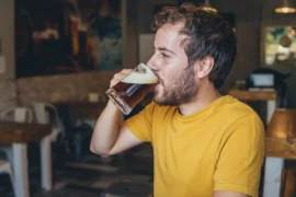 Test ležáků: 10 známých značek pod drobnohledem, některé klamou zákazníky složením i&nbsp;obsahem alkoholu