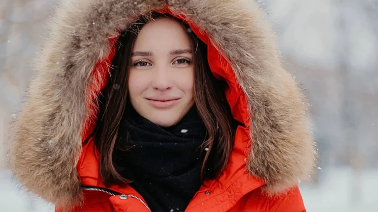 Dá se bundu nosit špatně? Kožíšek není ozdoba, při správném zahnutí ohřeje i&nbsp;uši