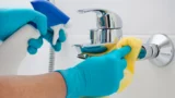Trápí vás vodní kámen? Jedlou sodu a&nbsp;ocet nahradíte snadno a&nbsp;bez chemie