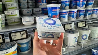 Test 7 řeckých jogurtů 2025: Kousek z&nbsp;Německa zklamal, české mlékárny excelují