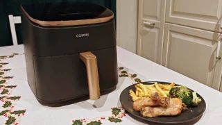 Otestovali jsme horkovzdušnou fritézu Cosori TurboBlaze Pro 6,2L: Potěší rozsahem teplot i&nbsp;velkým košem