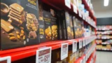 Řetězce pokračují s&nbsp;falešnými slevami. Billa po zdražení sušenek hlásá, že jsou ve slevě