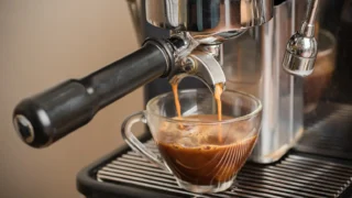 Nejhorší pákové kávovary dle uživatelů (Leden 2026): Problémy mají převážně tyto modely ECG a Sencor