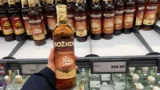 České „rumy“ snižují obsah alkoholu: Výrobci viní stát, obětí je ale spotřebitel