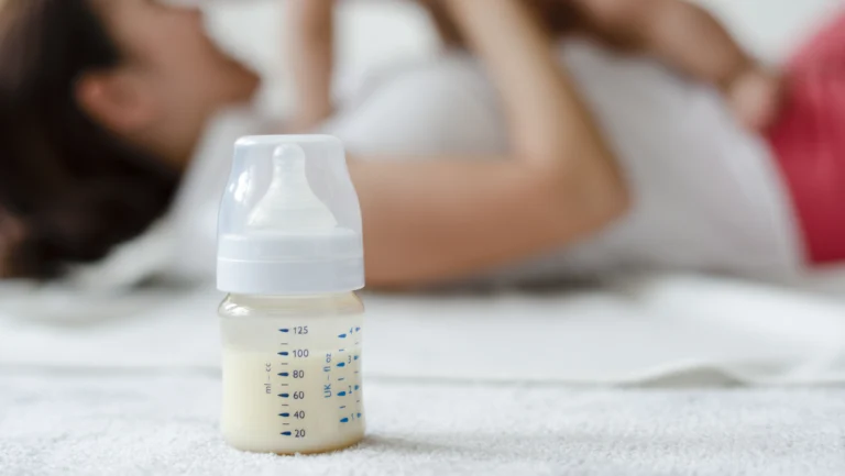 Nestlé stahuje z&nbsp;prodeje kojeneckou výživu: Může obsahovat bakterie způsobující otravu