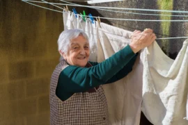 Jak oživit barvy oblečení? Naše babičky to věděly už před 50 lety, stačí k&nbsp;tomu jedlá soda a&nbsp;to, co už máte doma