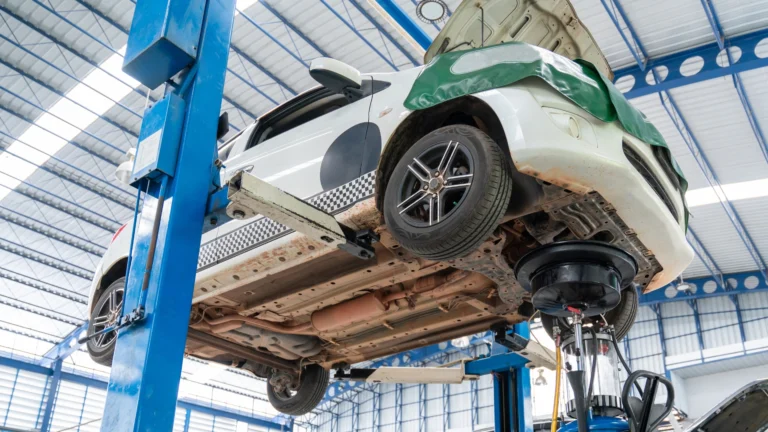 Zvládne vaše auto nový benzín? Přichází eko palivo E20, starší auta mají problémy