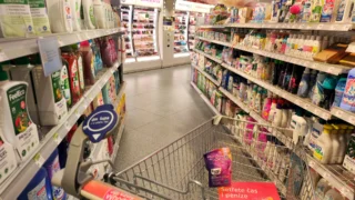 Test 3 pracích prášků z&nbsp;drogerie (2026): Vítěz z&nbsp;dm překvapil výkonem za nízkou cenu, nejlevnější propadl