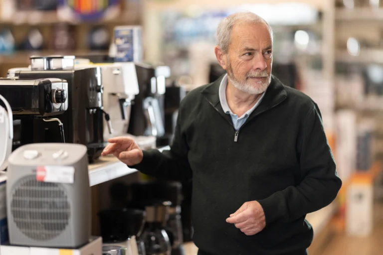 3 nejlépe hodnocené automatické kávovary do 8&nbsp;000&nbsp;Kč&nbsp;(2026): DeLonghi Magnifica S&nbsp;vede s&nbsp;94&nbsp;%, Philips mu šlape na paty