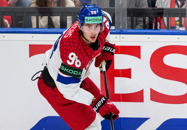Co používal Martin Nečas na ZOH 2026? Kompletní výbava české hvězdy z&nbsp;NHL za statisíce. Mapujeme, co si můžete koupit i&nbsp;vy