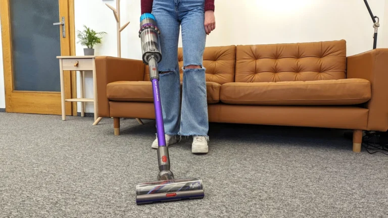 Proč je Dyson tak drahý: Na trhu jsou 2x levnější alternativy, rozdíly jsou v&nbsp;opravitelnosti i&nbsp;kvalitě