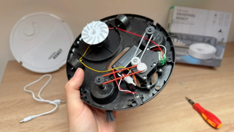 Objednala jsem robotický vysavač z&nbsp;Allegra za 400&nbsp;Kč. Po jeho rozebrání jsem se rozesmála