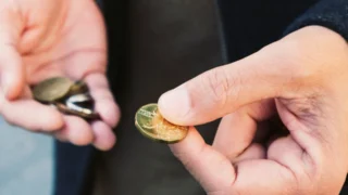 Češi mají doma drahé kovové mince. Mají hodnotu přes 150&nbsp;000&nbsp;Kč, cenu mají i&nbsp;staré bankovky