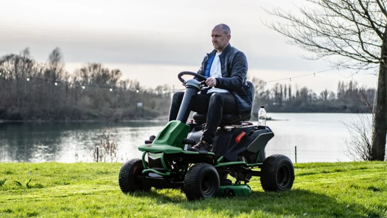Toto je nejdražší Parkside: Zahradní rider stojí jako ojeté auto, čeští zahrádkáři o&nbsp;něm nevědí