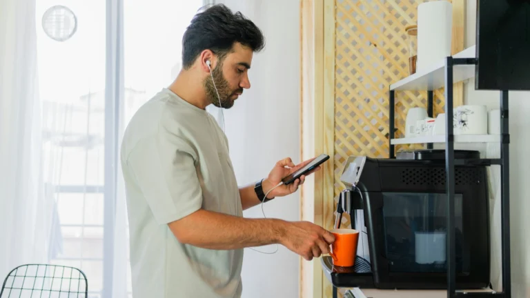 Nejhorší automatické kávovary dle uživatelů (Únor 2026): Problémy mají tyto kousky Krups, Cecotec i&nbsp;Sencor