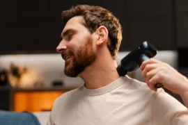 Tato masážní pistole stojí 15 tisíc. Profi sportovci nejen na ZOH 2026&nbsp;ji používají, pomoct může i&nbsp;vám