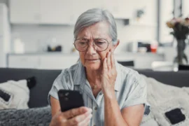 Nejhorší mobily pro seniory (Březen 2026): Zklamaly ALIGATOR i&nbsp;další 2 značky. Problém je velikost písma