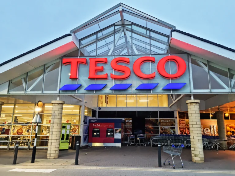 Tesco varuje před 3 výrobky: Jeden se prodával od roku 2023, problém je v&nbsp;čínském písku. Vrátí vám peníze