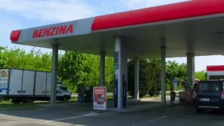 České značky míří z&nbsp;trhu: Benzina i&nbsp;ČSA, další se přidávají. V&nbsp;našich rukou toho zůstává čím dál tím méně