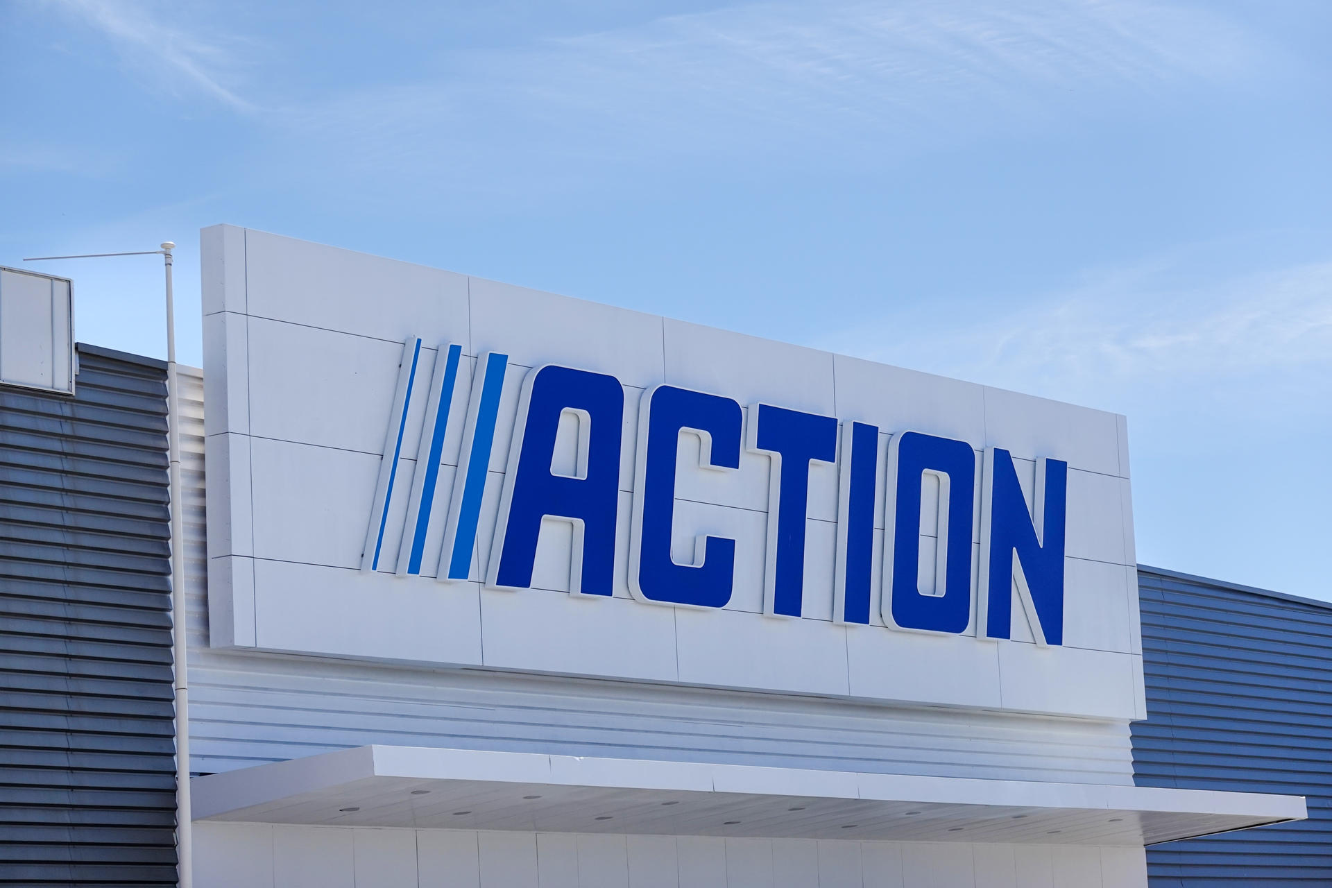 Virální autovysavač za 199&nbsp;Kč&nbsp;z&nbsp;Action? Hodí se pro měšťáky, kvalitní alternativu nenahradí