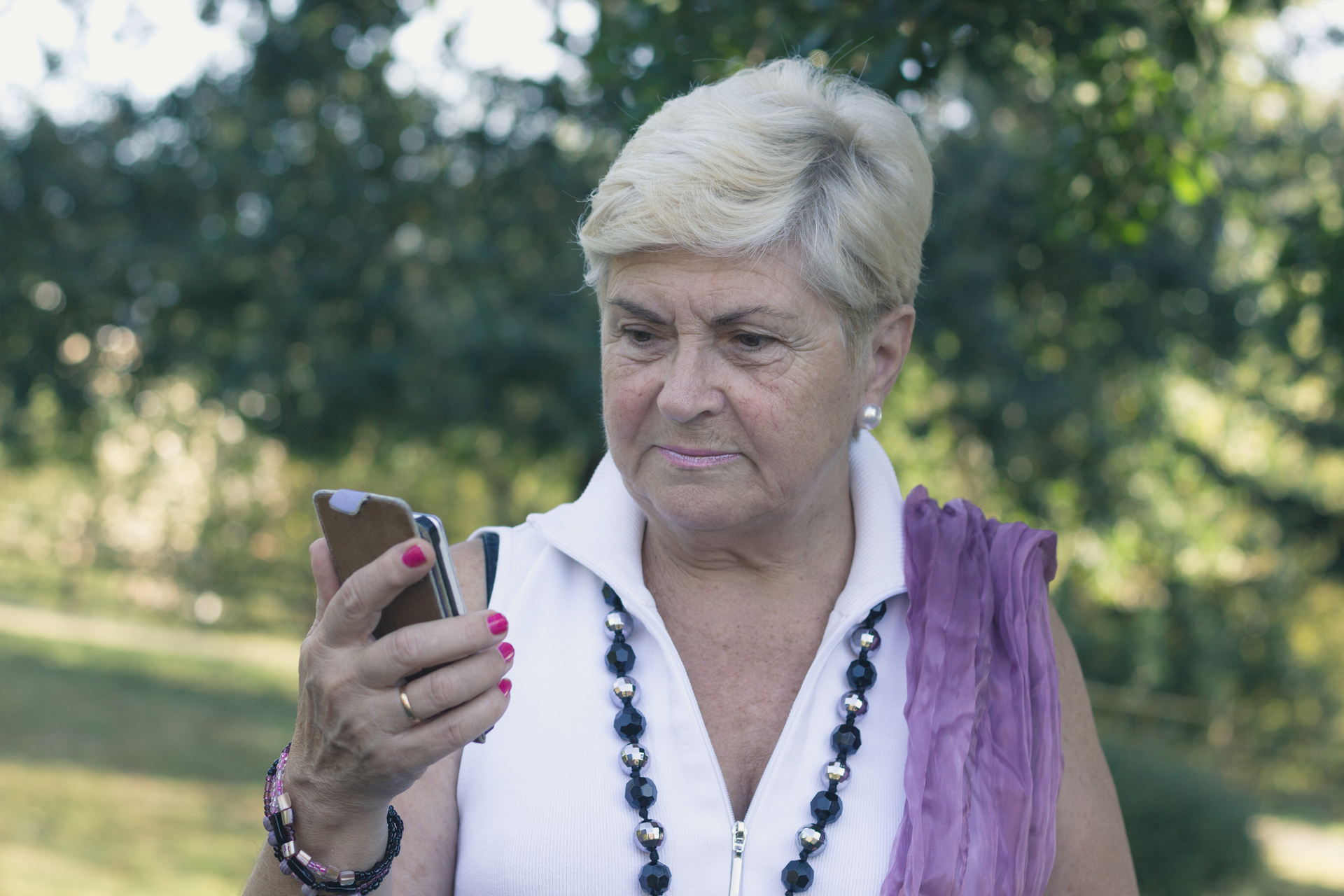 Trik proti podvodným telefonátům má váš Android i&nbsp;iPhone: Nastavit by to měli hlavně senioři