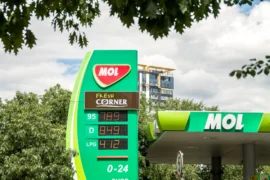 Je to tady: Ministerstvo stanovilo strop cen paliv. Zítra nafta maximálně za 49,59&nbsp;Kč, benzin za 43,15&nbsp;Kč. Jak to funguje?